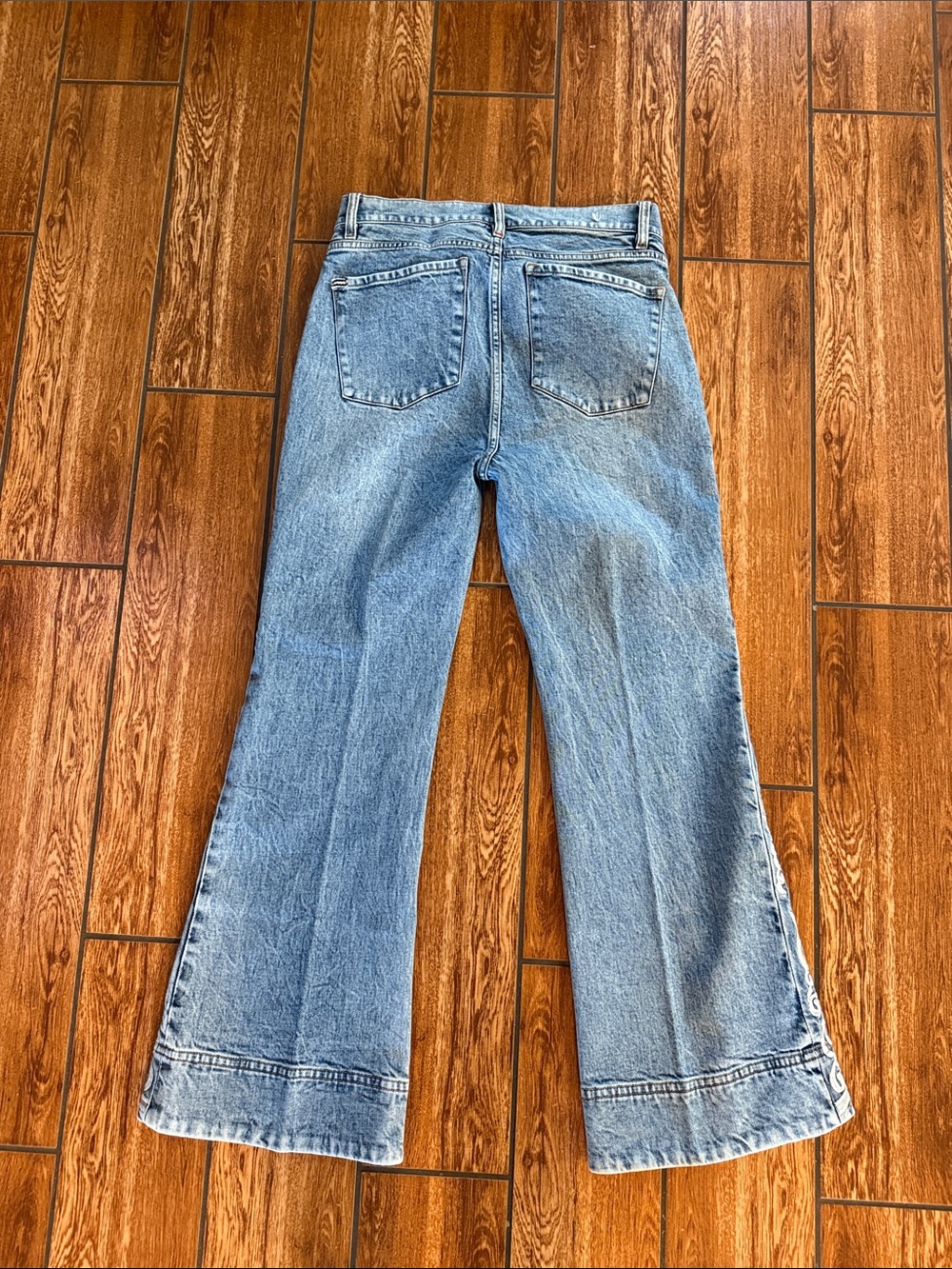 Alice + Olivia cropped Bootcut Embroidered Women’s Jeans - Picture 3 of 6